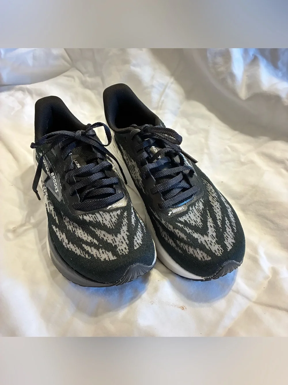 Brooks Launch Women’s Running Shoes — Black/White